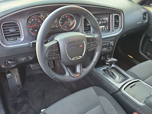 Used 2018 Dodge Charger SXT image 11