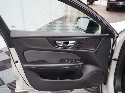 Used 2019 Volvo S60 T6 R-Design image 26