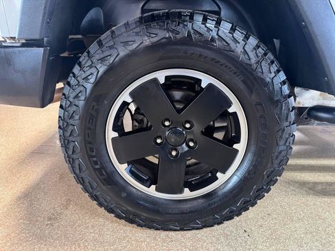 Used 2012 Jeep Wrangler Unlimited Sport w/ Connectivity Group AWD/4WD image 33