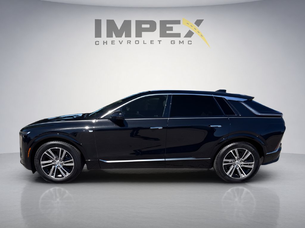 Used 2024 Cadillac Lyriq Luxury RWD image 2