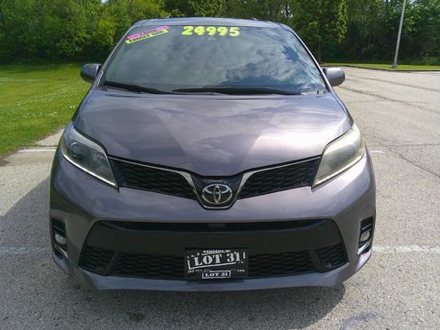 Used 2018 Toyota Sienna SE image 4