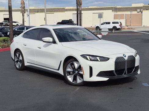 Certified 2025 BMW i4 eDrive40 w/ Premium Package RWD image 2