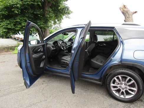 Used 2024 GMC Terrain SLT AWD/4WD image 24