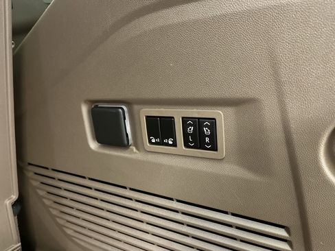 Certified 2021 GMC Yukon Denali w/ Denali Ultimate Package image 36