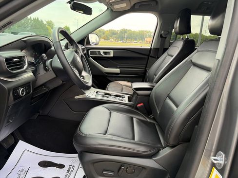 Used 2023 Ford Explorer XLT w/ Equipment Group 202A AWD/4WD image 15