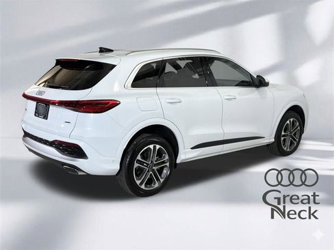 New 2025 Audi Q5 Premium Plus image 9