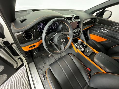 Used 2025 Bentley Bentayga AWD/4WD image 15
