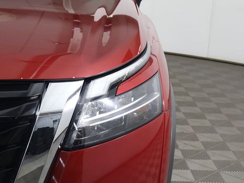 Used 2023 Nissan Pathfinder SL w/ Lighting Package (N92) image 16