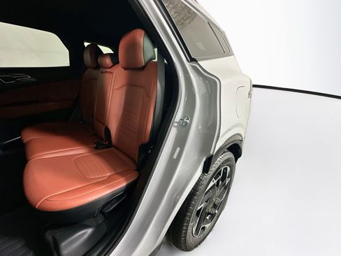 Used 2025 Kia Sportage SX FWD image 26