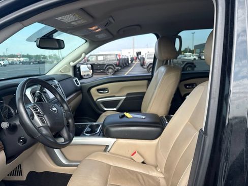 Used 2018 Nissan Titan SL AWD/4WD image 14