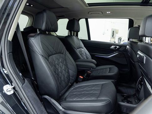 Used 2024 BMW X7 xDrive40i image 24