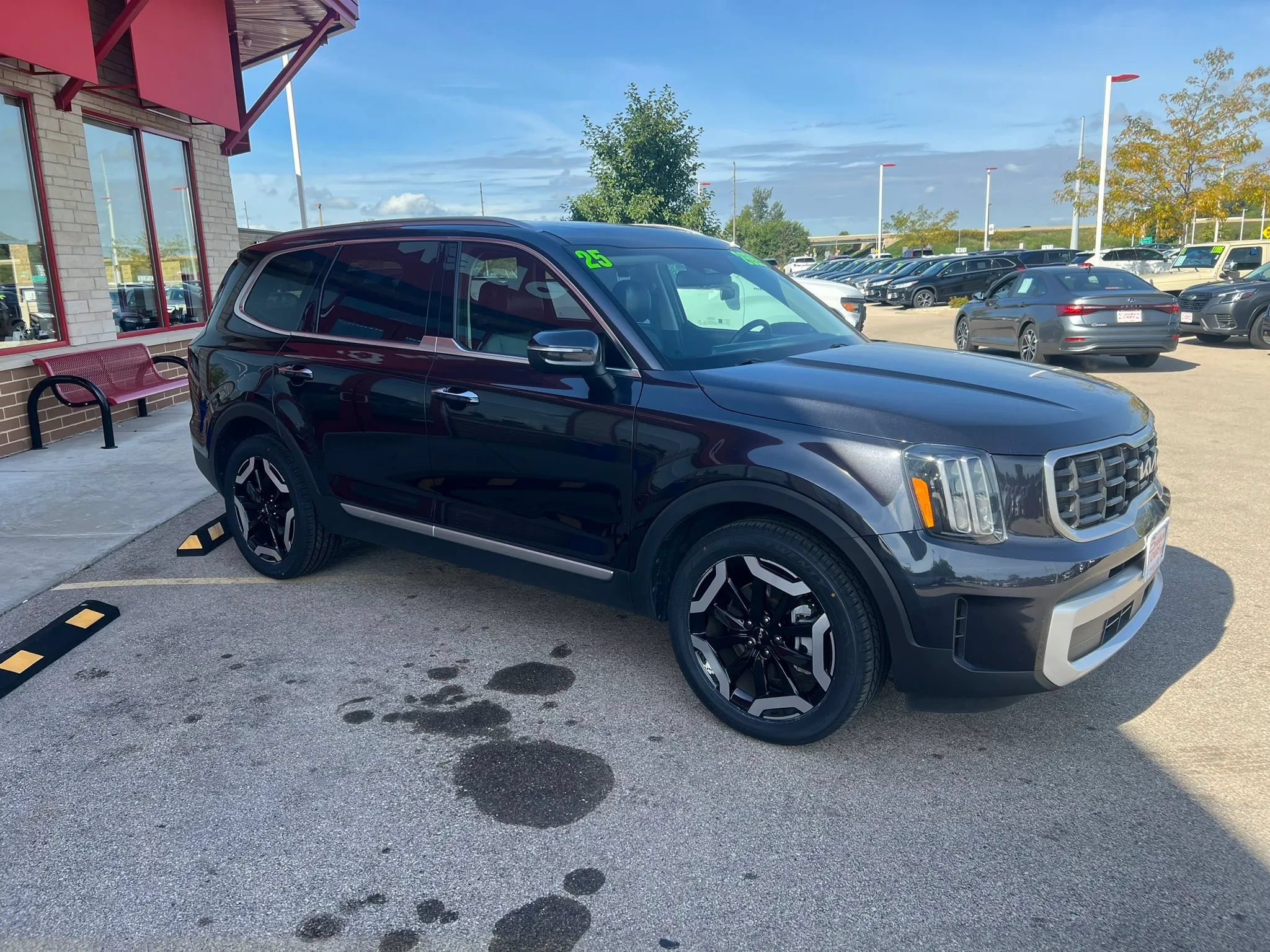 Used 2025 Kia Telluride S AWD/4WD image 3