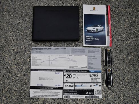 Used 2021 Porsche Panamera RWD image 34