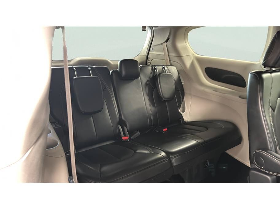 Used 2024 Chrysler Pacifica Touring-L FWD image 22