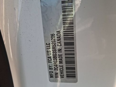 Certified 2025 Chrysler Pacifica Select AWD/4WD image 30