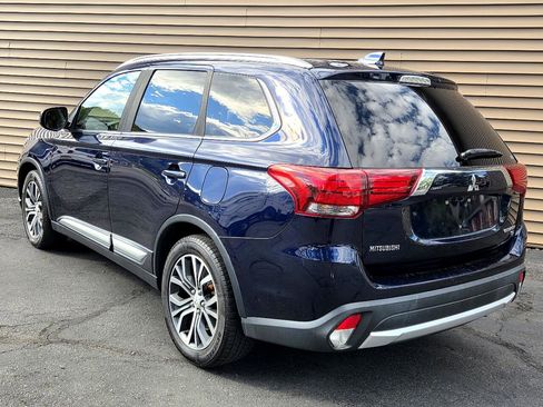 Used 2017 Mitsubishi Outlander SEL image 3