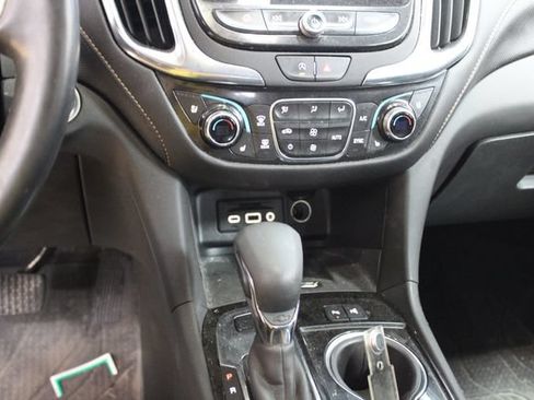 Used 2023 Chevrolet Equinox Premier AWD/4WD image 20