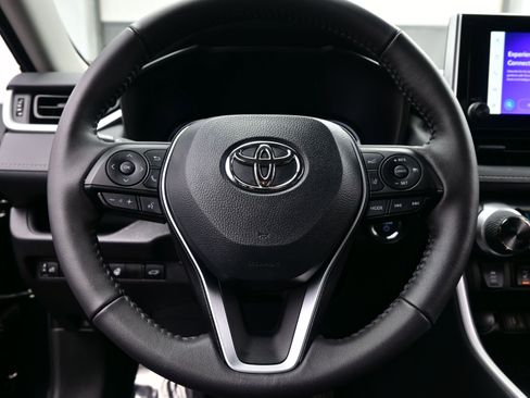 Used 2025 Toyota RAV4 XLE w/ Convenience Package image 24