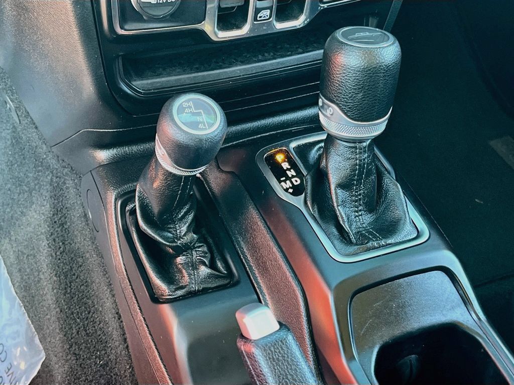 Used 2022 Jeep Gladiator Sport AWD/4WD image 17