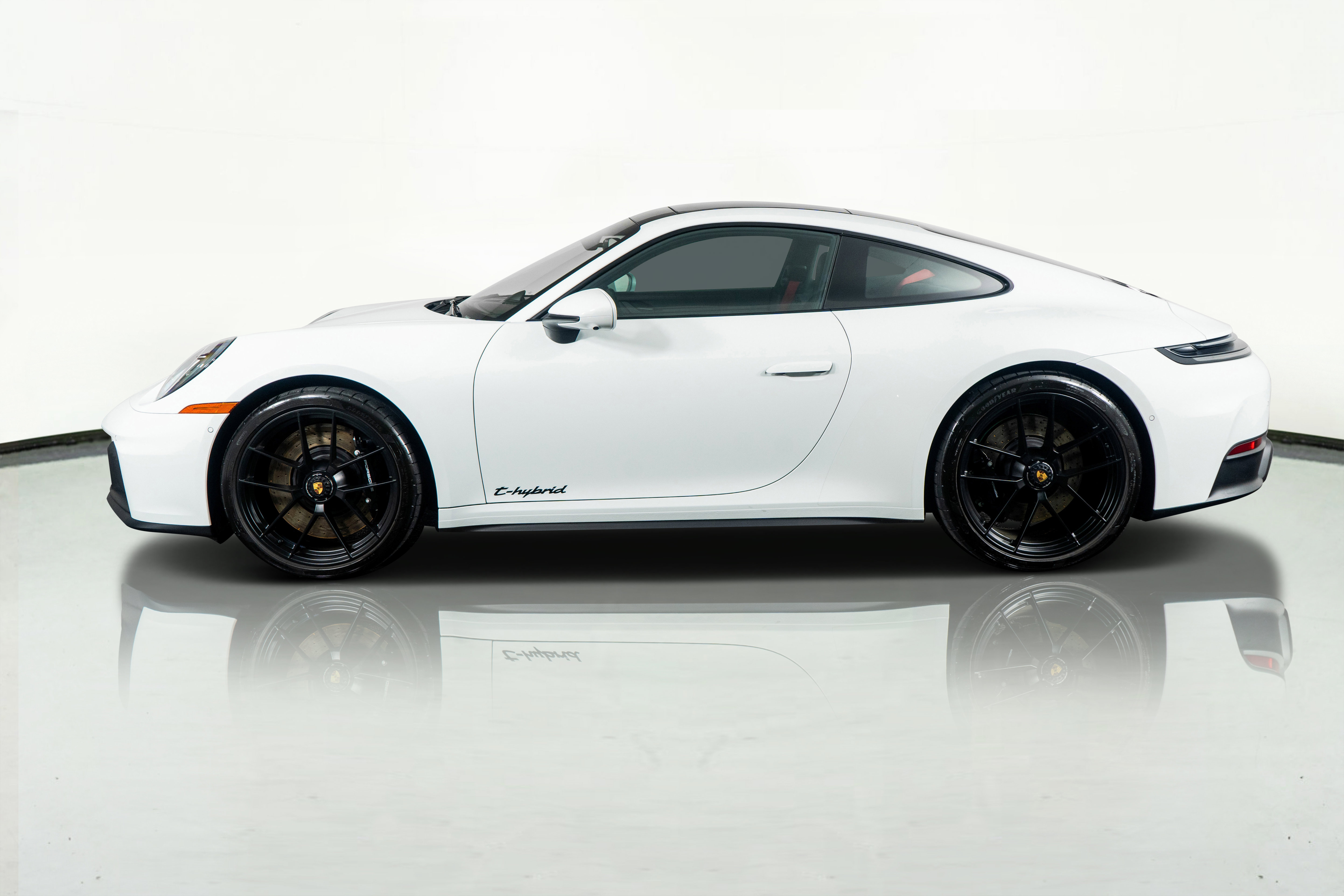 Used 2025 Porsche 911 Carrera 4 GTS AWD/4WD image 16