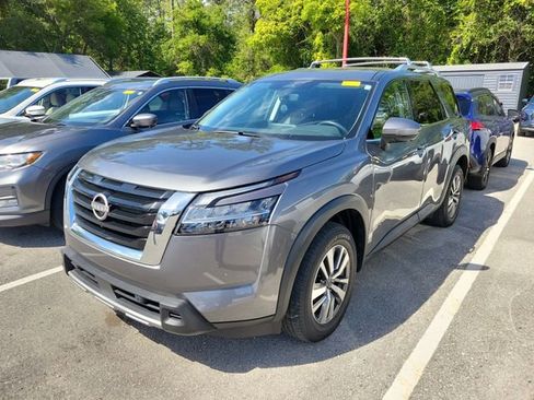 Used 2023 Nissan Pathfinder SL image 3