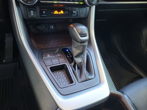 Used 2023 Toyota RAV4 Limited image 23