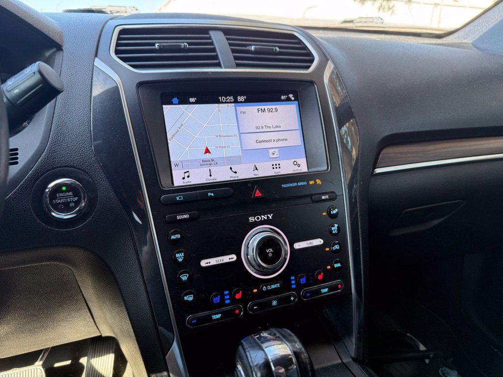 Used 2019 Ford Explorer Limited w/ Class III Trailer Tow Package FWD image 9