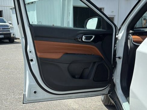 Used 2024 Jeep Compass Limited image 12