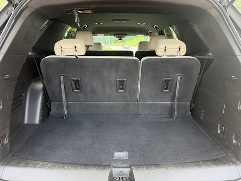 Used 2023 Chevrolet Traverse LS w/ Safety Package FWD image 10