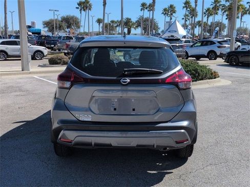 Used 2024 Nissan Kicks S image 5