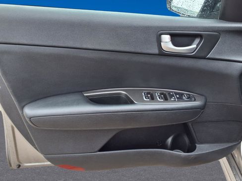 Used 2017 Kia Optima LX image 10