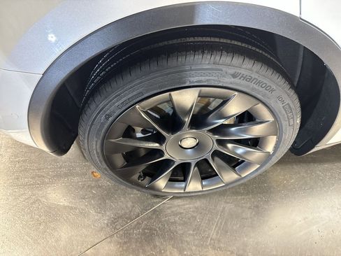 Used 2021 Tesla Model Y Long Range image 5
