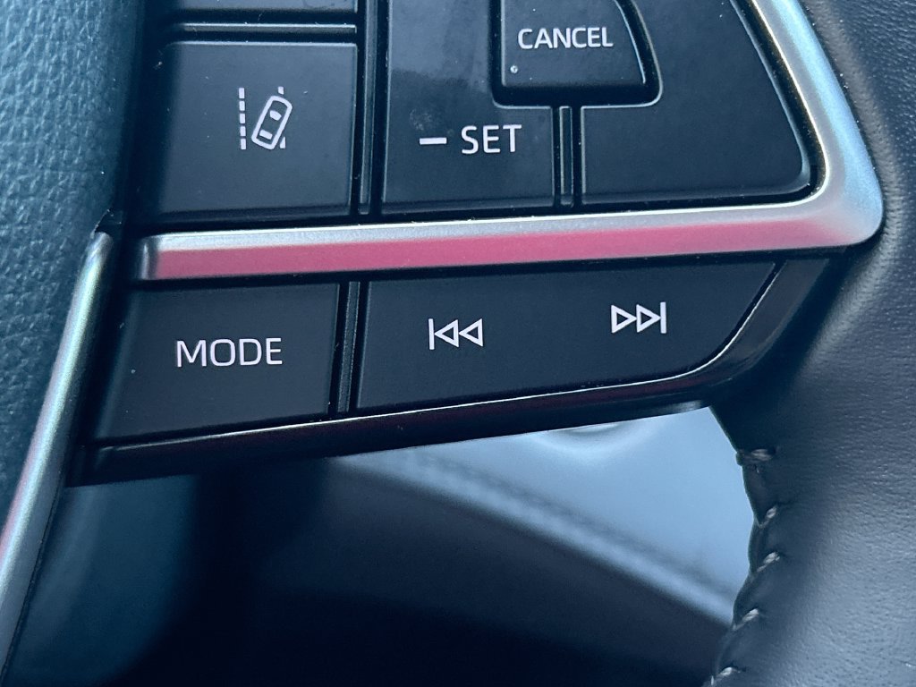 Certified 2025 Toyota Highlander XLE FWD image 17