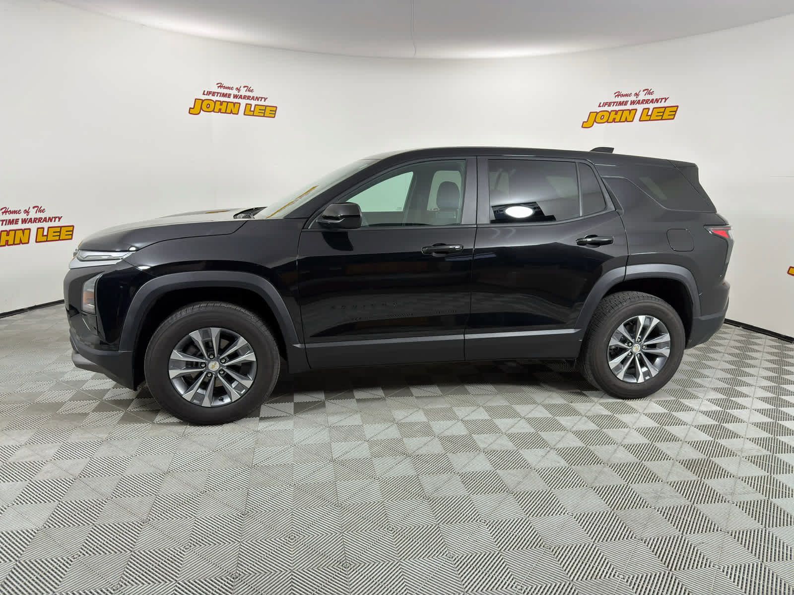 Used 2026 Chevrolet Equinox LT FWD image 2