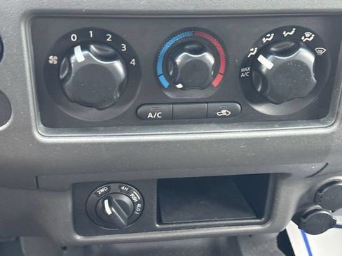 Used 2007 Nissan Frontier SE w/ SE Value Truck Pkg AWD/4WD image 23