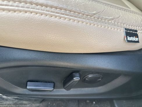 Used 2022 Ford Explorer XLT image 5