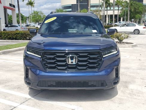 Used 2025 Honda Pilot Sport image 8