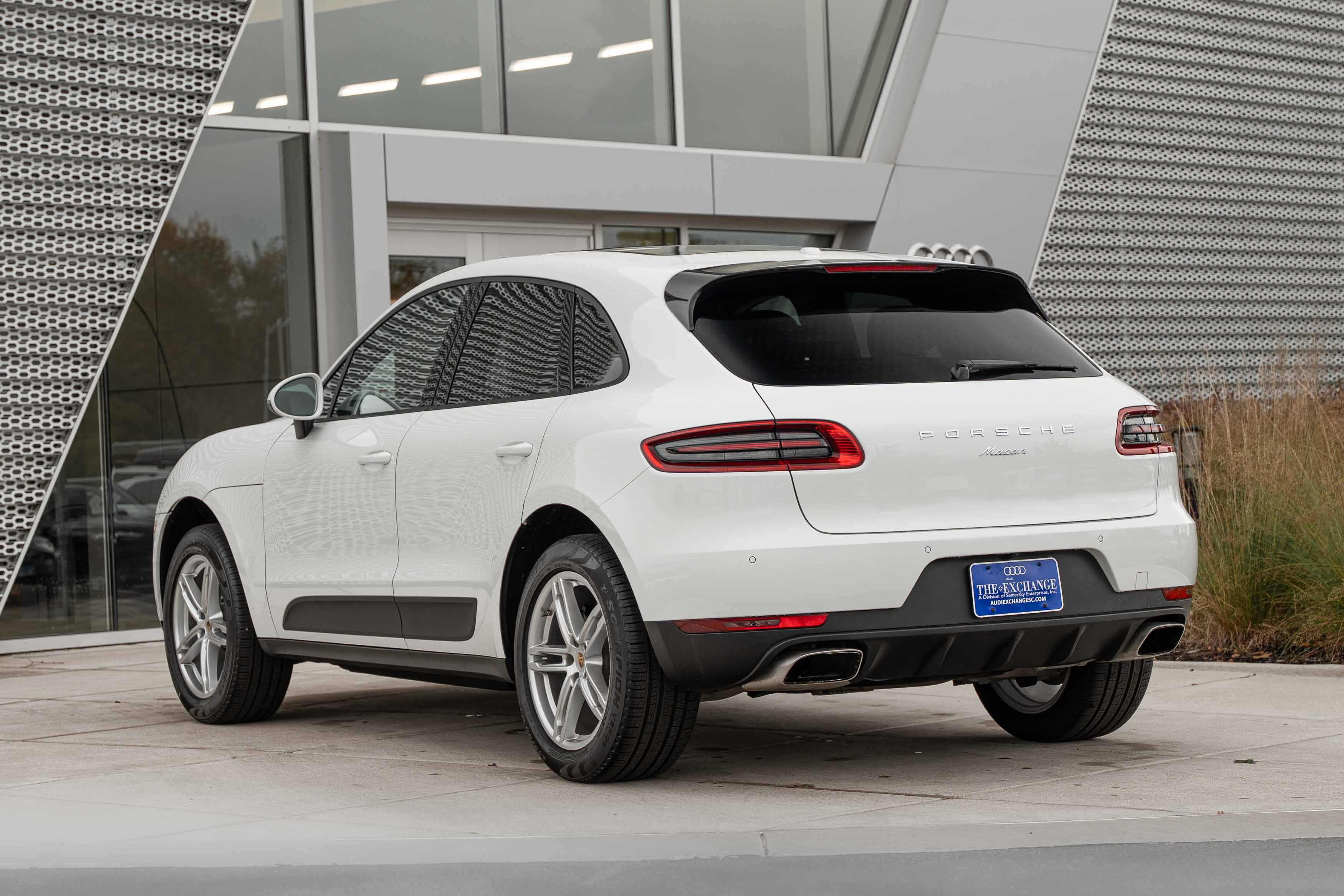 Used 2017 Porsche Macan AWD/4WD image 5