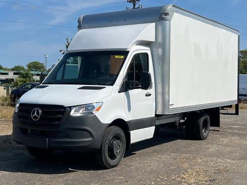 Used 2024 Mercedes-Benz Sprinter 4500 image 5