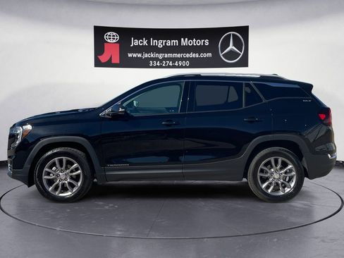Used 2024 GMC Terrain SLT image 2