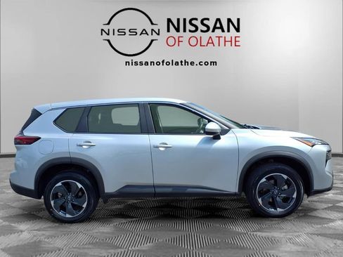 Used 2024 Nissan Rogue SV AWD/4WD image 28