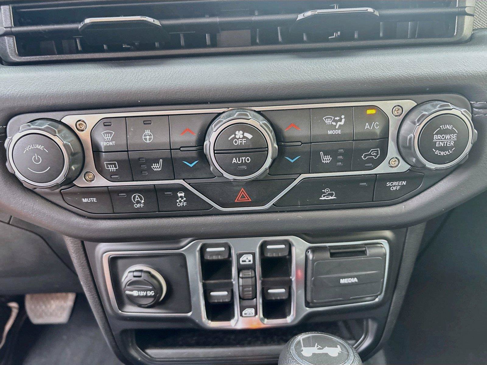 Certified 2025 Jeep Wrangler Unlimited Sahara AWD/4WD image 31
