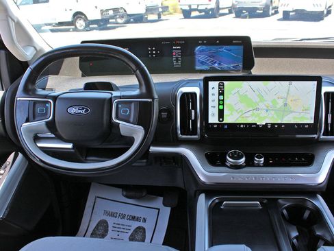 Used 2025 Ford Expedition Platinum AWD/4WD image 32