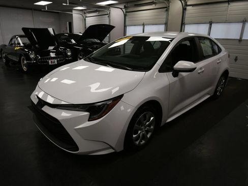 Used 2024 Toyota Corolla LE FWD image 3