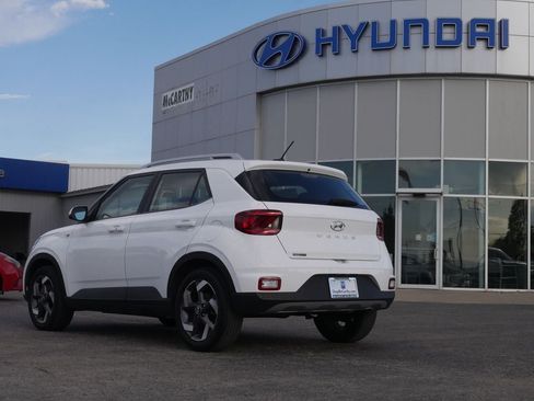 Used 2025 Hyundai Venue SEL FWD image 14