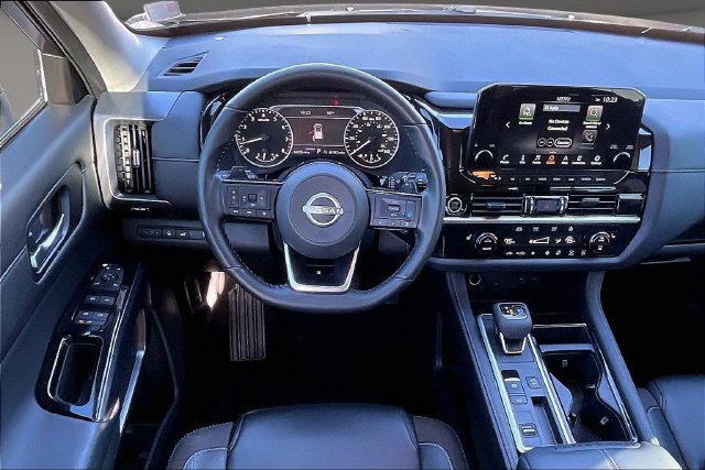 Used 2024 Nissan Pathfinder SL FWD image 5