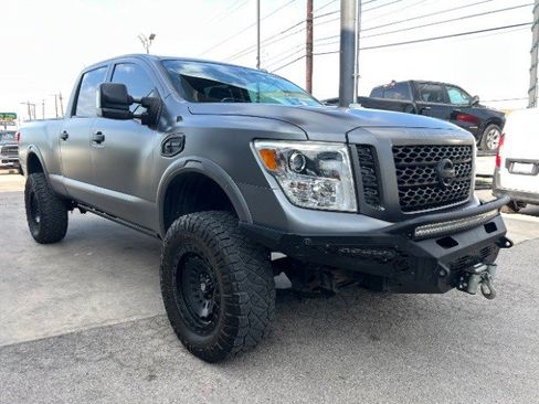 Used 2019 Nissan Titan PRO-4X w/ Pro-4x Convenience Package image 4