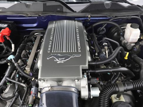 Used 2010 Ford Mustang GT Premium RWD image 18