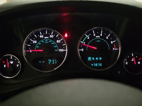 Used 2014 Jeep Wrangler Unlimited Sahara w/ Connectivity Group AWD/4WD image 23