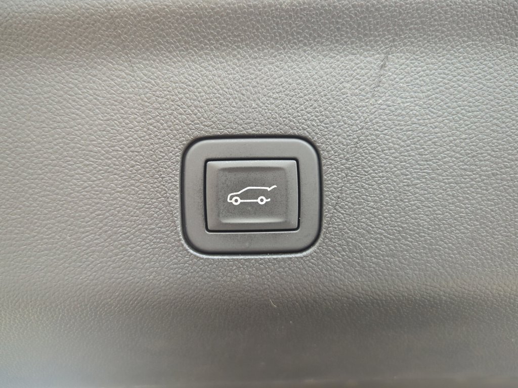 Certified 2026 Chevrolet Suburban Premier AWD/4WD image 13